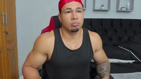 Snapshot of tyler_hank1 chatting on July 4, 9:37 am tyler_hank1 online show from July 4, 9:37 am