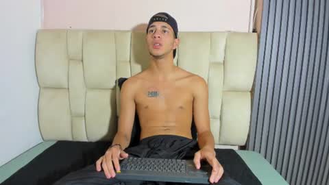 tyler_noir online show from June 27, 12:22 pm