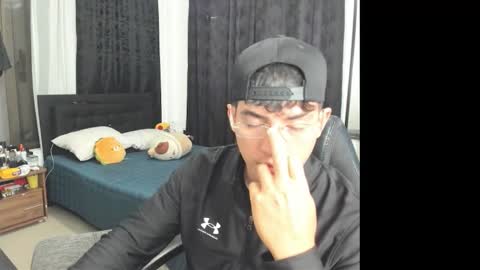 Snapshot of tyler_scotts2323 chatting on December 16, 2:05 am tyler_scotts2323 online show from December 16, 2:05 am