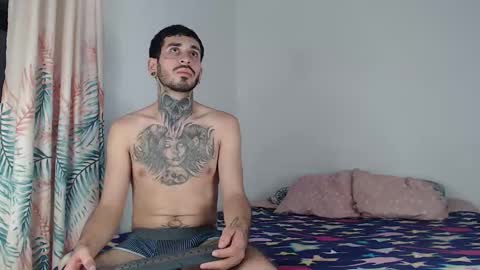 Snapshot of tyler_y_luna chatting on December 19, 4:08 am Tyler y Luna online show from December 19, 4:08 am