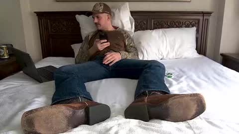 TylerLogan813 online show from October 27, 7:07 pm