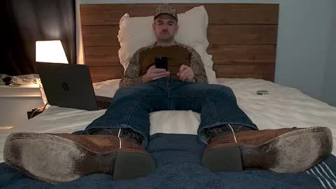 TylerLogan813 online show from November 8, 10:30 pm