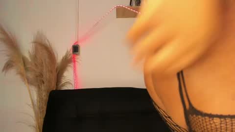 tylla__ online show from April 26, 8:50 pm
