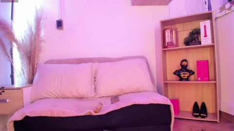 Snapshot of tylla__ chatting on June 5, 6:52 am tylla__ online show from June 5, 6:52 am