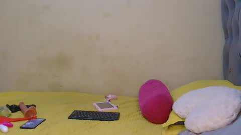 tynniee online show from February 9, 2:04 am