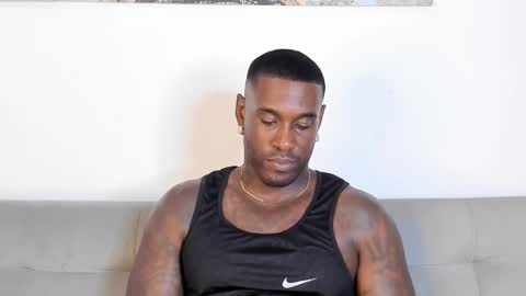 Snapshot of tyron_rulers chatting on November 8, 11:36 pm Dvid Rullers online show from November 8, 11:36 pm