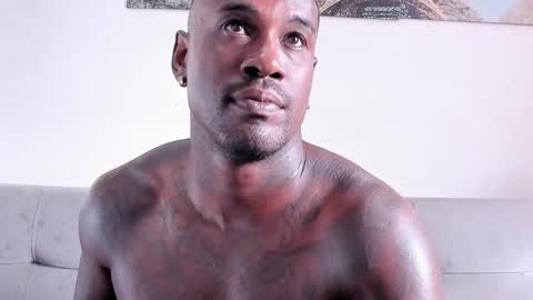 Snapshot of tyron_rulers chatting on May 18, 12:11 pm Dvid Rullers online show from May 18, 12:11 pm
