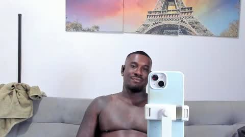 Snapshot of tyron_rulers chatting on June 18, 12:44 am Dvid Rullers online show from June 18, 12:44 am