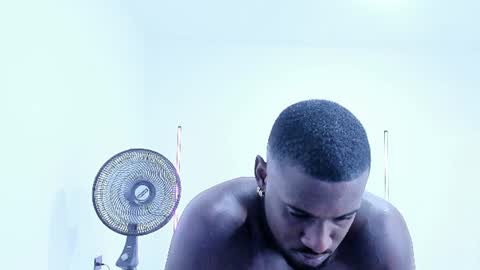 Snapshot of tyron_rulers chatting on June 21, 1:41 am Dvid Rullers online show from June 21, 1:41 am