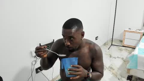 Snapshot of tyron_rulers chatting on June 30, 12:22 am Dvid Rullers online show from June 30, 12:22 am