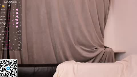 Snapshot of tyty_pupu chatting on February 11, 8:52 pm Christine 3 Next broadcast tomorrow at 2100 GMT 5 online show from February 11, 8:52 pm