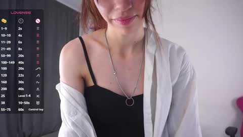 Snapshot of udelaborom chatting on May 24, 5:29 pm Lili online show from May 24, 5:29 pm