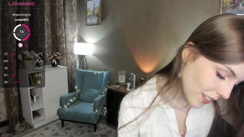 Snapshot of udeledelmoref chatting on March 8, 12:44 am Liky online show from March 8, 12:44 am