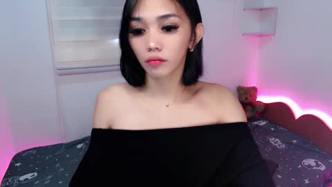 Snapshot of ughliah chatting on November 1, 3:19 am urbbgirl alliah online show from November 1, 3:19 am