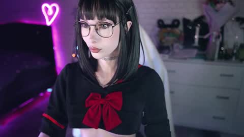 Snapshot of uindi chatting on January 2, 4:24 pm Izzy online show from January 2, 4:24 pm