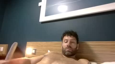 Snapshot of ukguyitsme chatting on November 26, 11:28 pm ukguyitsme online show from November 26, 11:28 pm