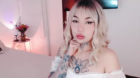 Snapshot of ulala_martina chatting on July 9, 1:09 am Martina online show from July 9, 1:09 am
