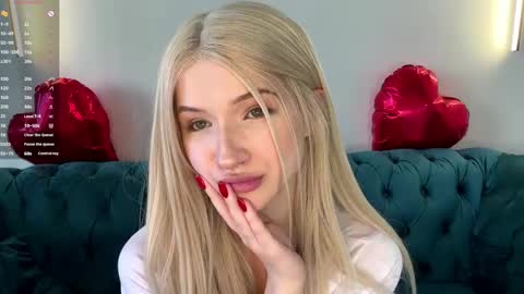 Vikki online show from April 28, 3:28 pm