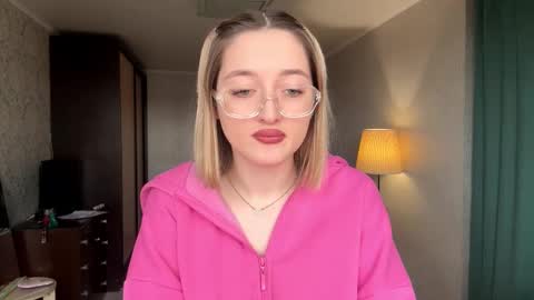 Snapshot of ulavisounnaraj chatting on November 17, 10:43 am Emily online show from November 17, 10:43 am