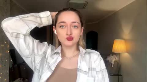 Snapshot of ulavisounnaraj chatting on November 20, 9:20 am Emily online show from November 20, 9:20 am