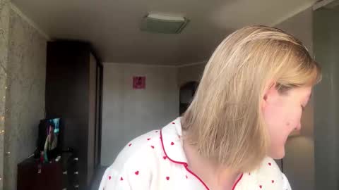 Snapshot of ulavisounnaraj chatting on November 24, 9:31 am Emily online show from November 24, 9:31 am