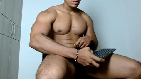 Snapshot of ulisess15 chatting on May 14, 10:33 am Felipe model independent online show from May 14, 10:33 am