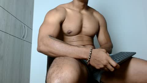 Snapshot of ulisess15 chatting on May 15, 11:50 am Felipe model independent online show from May 15, 11:50 am