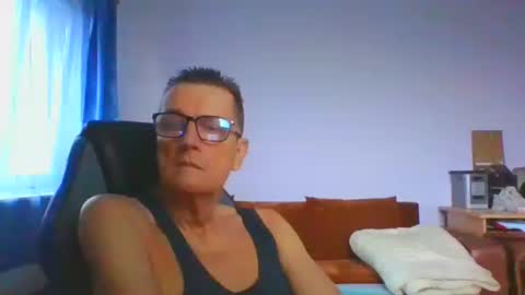 Snapshot of ulmeni7 chatting on December 14, 8:09 am ulmeni7 online show from December 14, 8:09 am