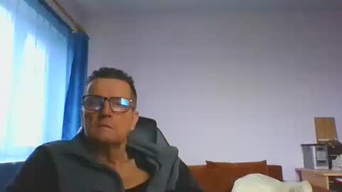 Snapshot of ulmeni7 chatting on December 18, 11:38 am ulmeni7 online show from December 18, 11:38 am