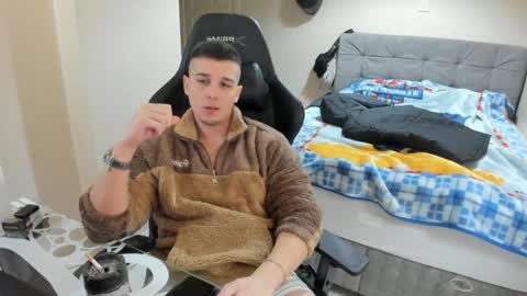 Snapshot of ulxer chatting on December 14, 12:11 am hi im mike tyson - online show from December 14, 12:11 am