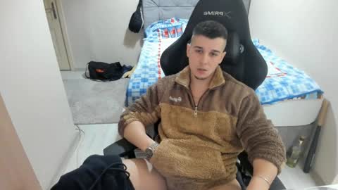 Snapshot of ulxer chatting on December 21, 8:10 pm hi im mike tyson - online show from December 21, 8:10 pm