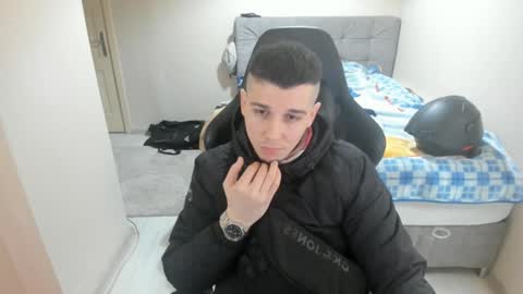 Snapshot of ulxer chatting on January 18, 7:37 pm hi im mike tyson - online show from January 18, 7:37 pm