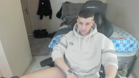 Snapshot of ulxer chatting on February 1, 11:16 pm hi im mike tyson - online show from February 1, 11:16 pm