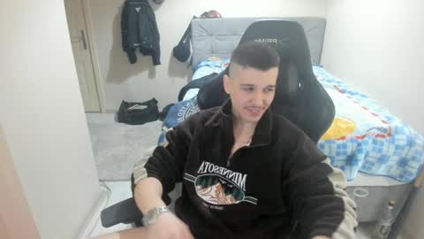 Snapshot of ulxer chatting on February 6, 11:04 pm hi im mike tyson - online show from February 6, 11:04 pm