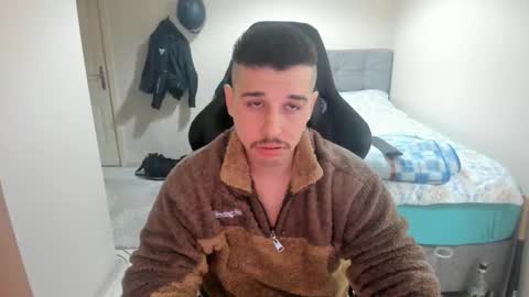 Snapshot of ulxer chatting on February 21, 11:10 pm hi im mike tyson - online show from February 21, 11:10 pm