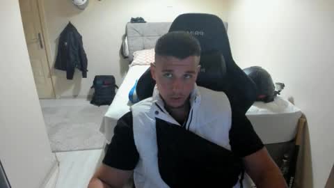 Snapshot of ulxer chatting on September 25, 6:22 pm hi im mike tyson - online show from September 25, 6:22 pm