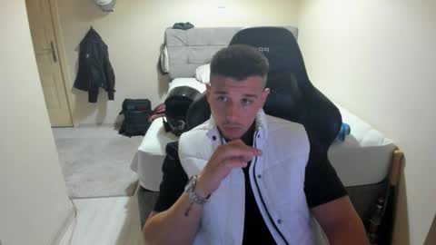 Snapshot of ulxer chatting on September 27, 7:30 pm hi im mike tyson - online show from September 27, 7:30 pm