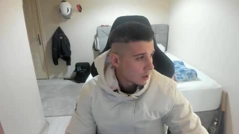 Snapshot of ulxer chatting on October 25, 8:58 pm hi im mike tyson - online show from October 25, 8:58 pm