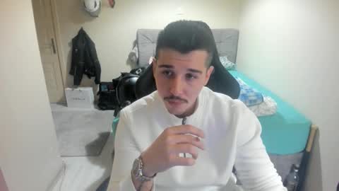 Snapshot of ulxer chatting on December 2, 7:42 pm hi im mike tyson - online show from December 2, 7:42 pm