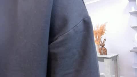 Kira online show from November 29, 3:15 pm