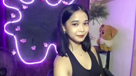 Snapshot of umi_pinay69xx chatting on October 8, 8:23 am umi online show from October 8, 8:23 am