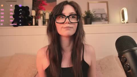 Snapshot of una_medisson chatting on May 17, 10:11 am Una online show from May 17, 10:11 am