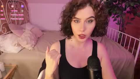 Una  online show from July 8, 7:07 pm