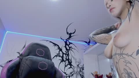 Snapshot of unachimbaherida chatting on February 1, 6:21 am Elle Danielle  online show from February 1, 6:21 am