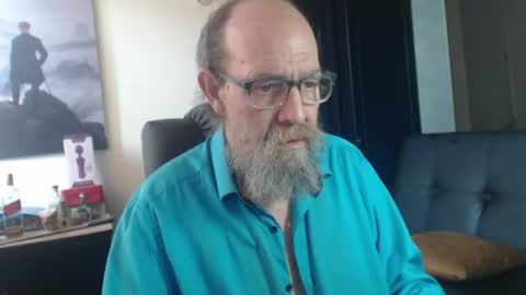 Snapshot of uncle_hottiecb chatting on July 16, 5:52 pm Uncle Hottie online show from July 16, 5:52 pm