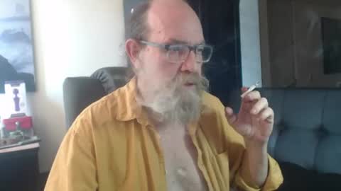 Snapshot of uncle_hottiecb chatting on July 17, 6:24 pm Uncle Hottie online show from July 17, 6:24 pm