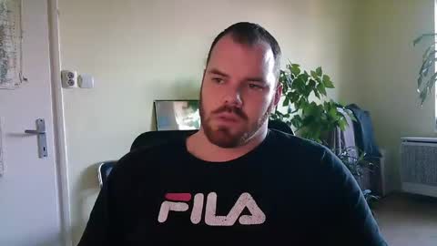 Snapshot of uncut_strong chatting on December 15, 2:05 pm Uncut Strong online show from December 15, 2:05 pm