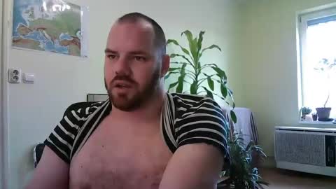 Snapshot of uncut_strong chatting on February 1, 9:43 am Uncut Strong online show from February 1, 9:43 am