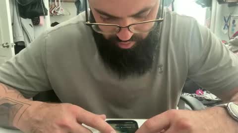 Snapshot of uncutbeard129840 chatting on October 20, 7:36 pm uncutbeard129840 online show from October 20, 7:36 pm