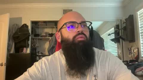 Snapshot of uncutbeard129840 chatting on October 23, 11:46 pm uncutbeard129840 online show from October 23, 11:46 pm